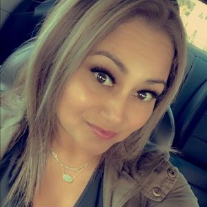 Meet your Posher, Evette